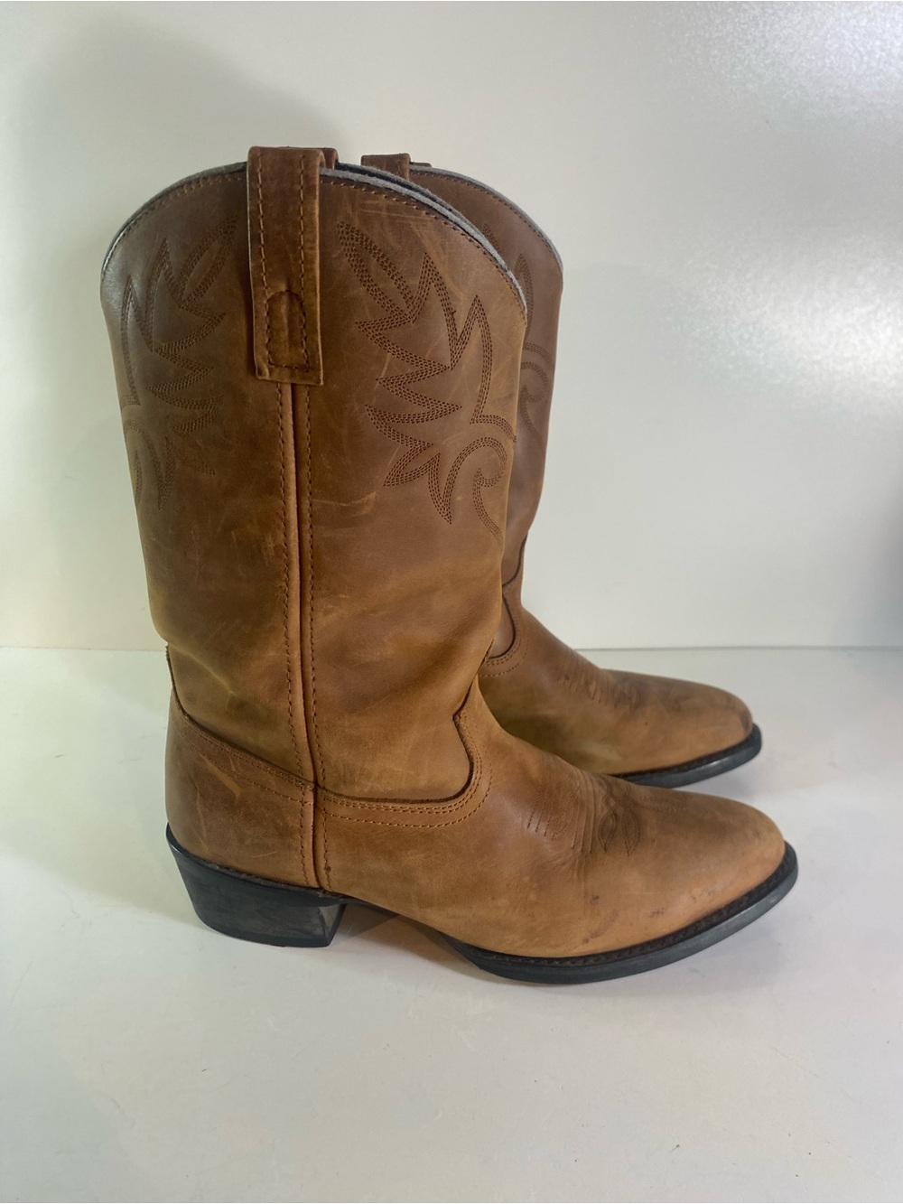 Dingo Pull On Distressed Tan Leather Round Top Cowboy Boots Size 9D